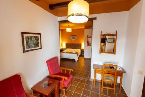 A seating area at Hotel La Fragua I