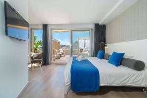 Postel nebo postele na pokoji v ubytování Mar Calma Hotel