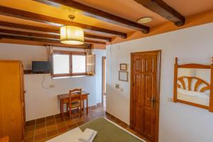 A television and/or entertainment centre at Hotel La Fragua I