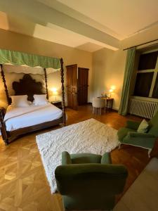 Postel nebo postele na pokoji v ubytování Chateau Mariande + 37 fotografií