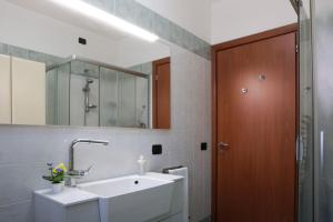 Koupelna v ubytování 15 min Padova Appartamento Moderno Travato