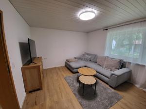 TV a/nebo společenská místnost v ubytování 2 Zimmer Appartment in Crailsheim