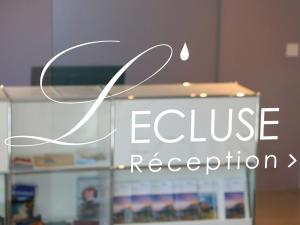 Vstupní hala nebo recepce v ubytování Hôtel de l'Ecluse