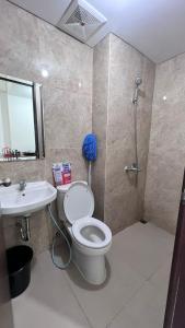 a bathroom with a toilet and a sink and a shower at Apartemen trans cibubur BY SANTUY ROOM in Kalimanggis
