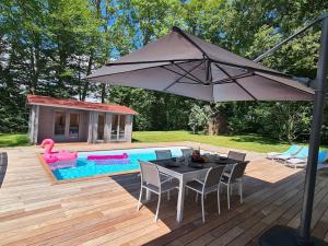 Swimmingpoolen hos eller tæt på Villa Écrin Du Lac