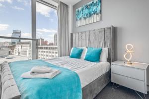 Postel nebo postele na pokoji v ubytování Birmingham City Centre, One bedroom apartment!