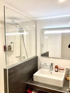 Et badeværelse på Appartement Moderne Hyper Centre, Marché Plein Sud