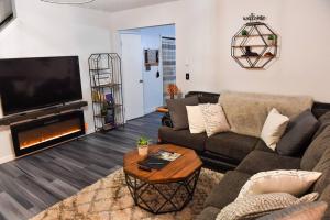 a living room with a couch and a fireplace at Heathers Hot tub Hideaway in Middle Grove