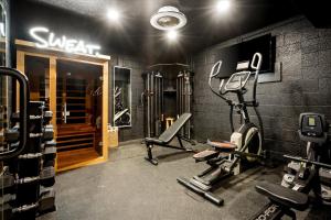 Fitness centrum a/nebo fitness zařízení v ubytování Huge Sedona Compound Gym Two Spas Casitas Pond