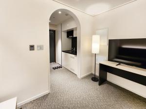 A television and/or entertainment centre at SOTA SUITE Yangyang Granbay