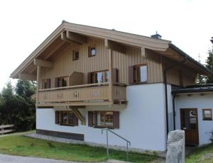 an apartment building with a balcony and a porch at Haus Amelie Top 2 in Krimml