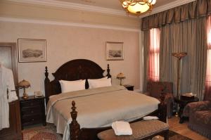a bedroom with a large bed and a couch at Russian Pilgrim Residence in Sowayma