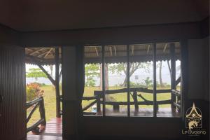 Le Dugong Libong Resort的阳台或露台