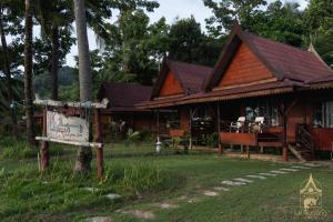 Le Dugong Libong Resort外面的花园