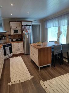 O bucătărie sau chicinetă la Resort Kurjenoja
