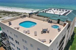 Sharkey's by Pristine Properties Vacation Rentals游泳池或附近泳池