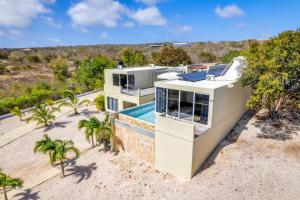 Piscina en o cerca de Villa Rowsu with Private Pool and Sea View