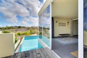 Piscina en o cerca de Villa Rowsu with Private Pool and Sea View