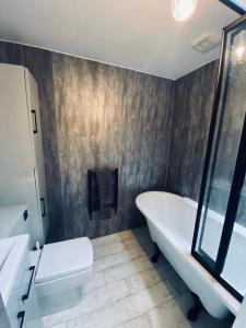 Et badeværelse på Shore Cottage + 6 billeder