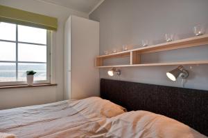 a bedroom with a bed and a window and shelves at Höglekardalens Semesterby - Bydalsfjällen in Bydalen