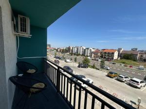 a balcony with a view of a highway with cars at Apartament Anne Marie - Ibo Residence in Mamaia Nord