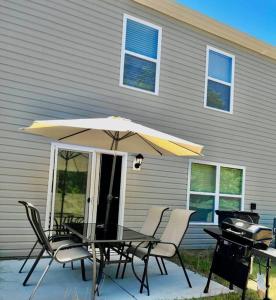 Patio nebo venkovní prostory v ubytování Spacious 4-bedroom house,6beds with office space