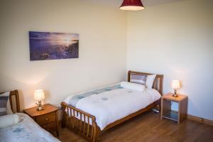 a bedroom with two twin beds and two lamps at Atlantic Sunset in Aughrus More