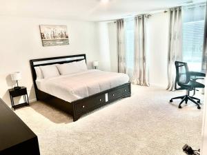 Postel nebo postele na pokoji v ubytování Spacious 4-bedroom house,6beds with office space