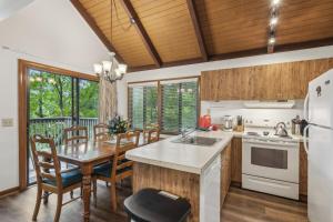 Η κουζίνα ή μικρή κουζίνα στο Petit Crest Villas