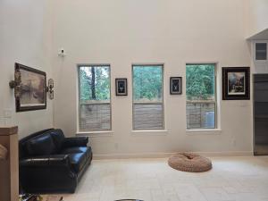 Χώρος καθιστικού στο Benji's Place