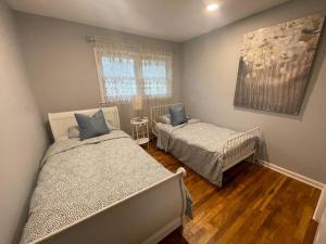 En eller flere senge i et værelse på Welcome to our Retreat Haven in Warwick, NY