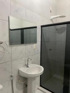 Koupelna v ubytování Pousada e Camping Lumiar