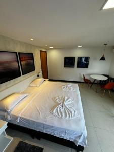 โทรทัศน์และ/หรือระบบความบันเทิงของ Deluxe Rooms by Holiday Stays
