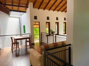 Ruang duduk di Cenreeza Airport Villa