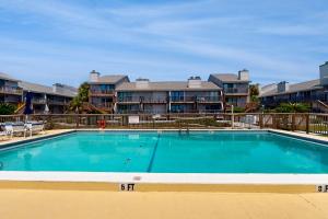 セントジョージ島にあるOcean Mile G-2の一部のアパートメントの前に大きなスイミングプールがあります。 +22枚の写真