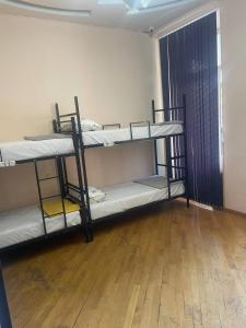 Voodi või voodid majutusasutuse Olympic Hostel toas