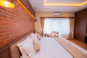 Ένα ή περισσότερα κρεβάτια σε δωμάτιο στο Temple Himalaya Hotel & Spa