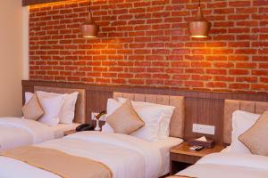 Ένα ή περισσότερα κρεβάτια σε δωμάτιο στο Temple Himalaya Hotel & Spa