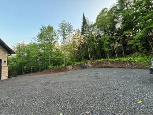 Kép Whispering Pines Muskoka 3BR 3 Ensuite Baths szállásáról Dwightban a galériában