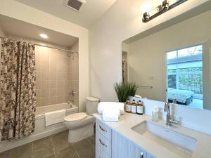 A bathroom at Whispering Pines Muskoka 3BR 3 Ensuite Baths