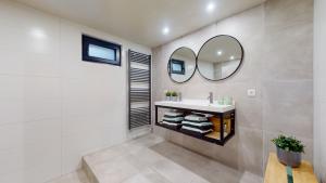a bathroom with a sink and a mirror at Lo-Ghis Vakantieappartement Voerstreek 4P - 2slpk in Voeren