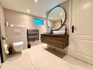 Phòng tắm tại Holiday Home Maridu Family Wellness +84 ảnh