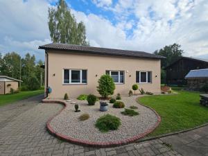 Zahrada ubytování Elva Majutus - Puhkemaja - Hot Tub l Sauna l BBQ