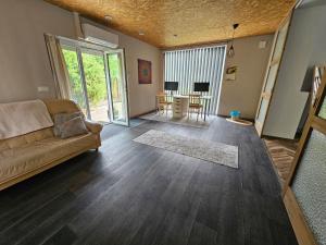 Posezení v ubytování Elva Majutus - Puhkemaja - Hot Tub l Sauna l BBQ