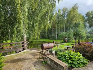 Zahrada ubytování Elva Majutus - Puhkemaja - Hot Tub l Sauna l BBQ