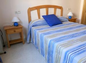 Posteľ alebo postele v izbe v ubytovaní Apartamentos Arenales Del Sol III + 10 fotografií