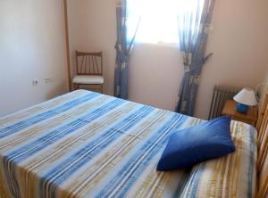 Posteľ alebo postele v izbe v ubytovaní Apartamentos Arenales Del Sol III