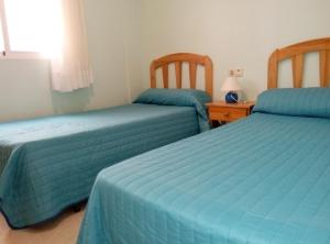 Posteľ alebo postele v izbe v ubytovaní Apartamentos Arenales Del Sol III