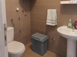 Koupelna v ubytování Slatki Snovi - Novi apartman u centru Vranja - FREE PARKING + 28 fotografií