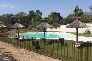 Bazén v ubytování Casa verde nebo v jeho okolí
